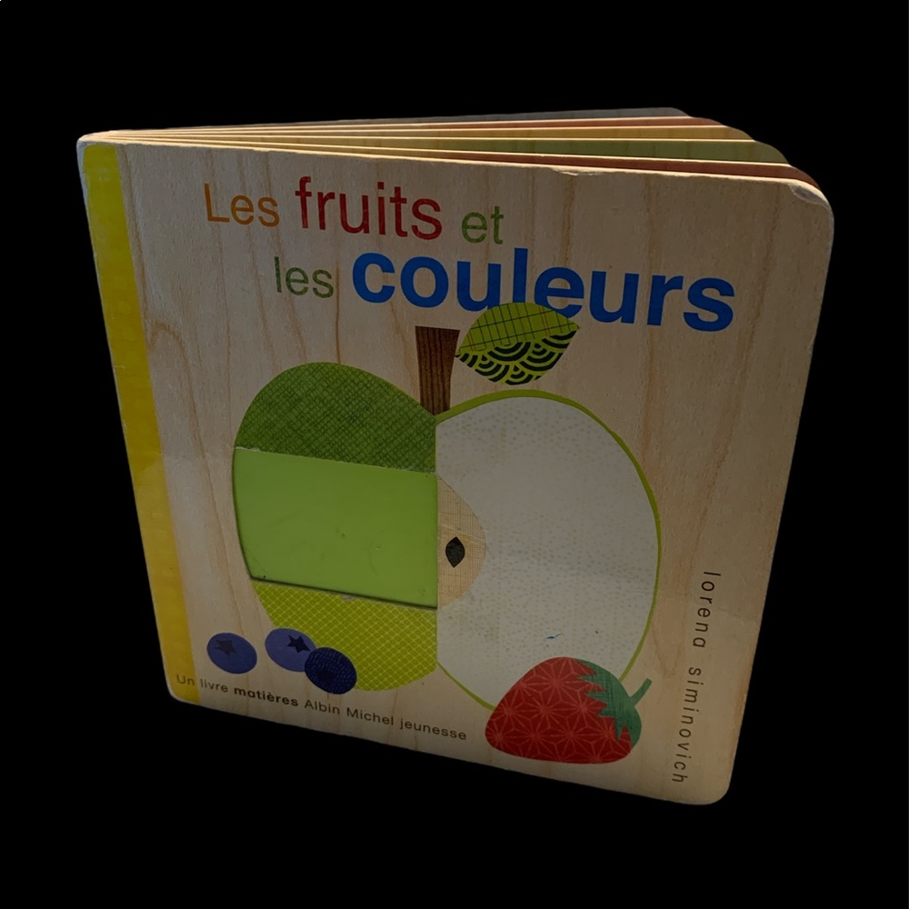 ⭐️2/$12⭐️ French board book colours